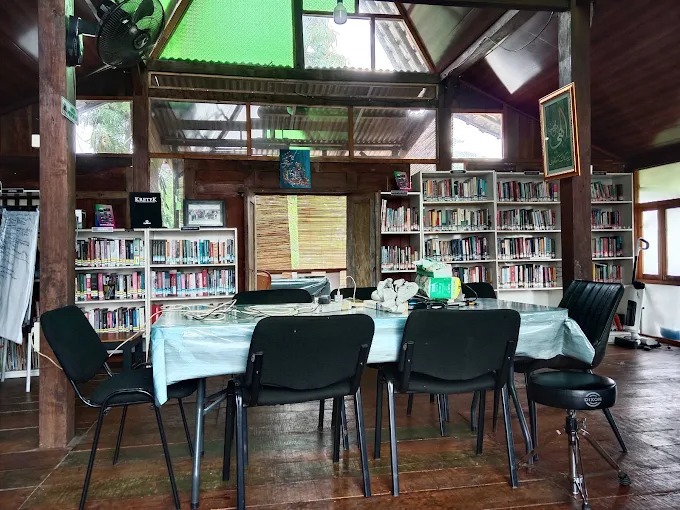 perpustakaan akademi bahagia